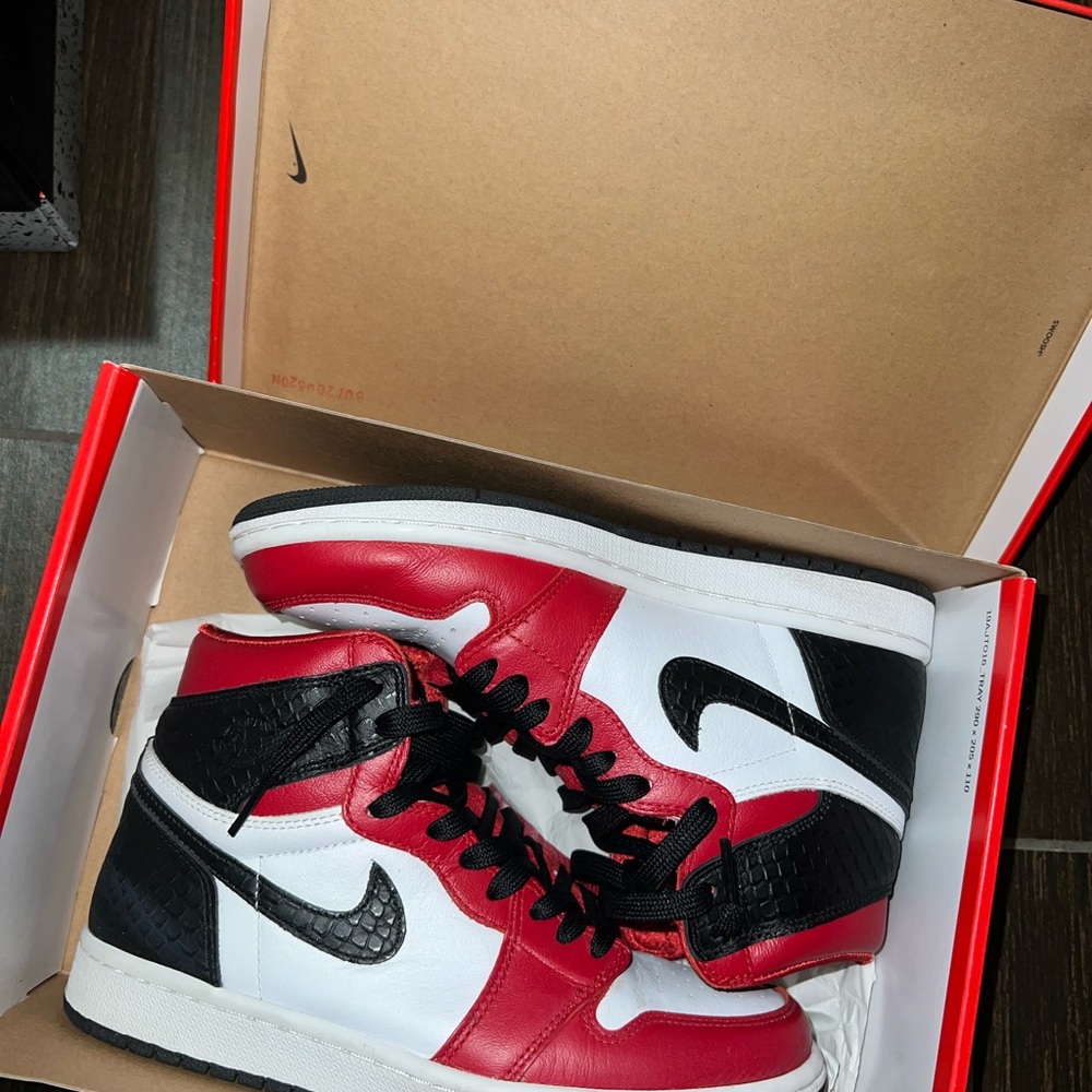 Nike Air Jordan 1 Retro High OG Red/White/Black